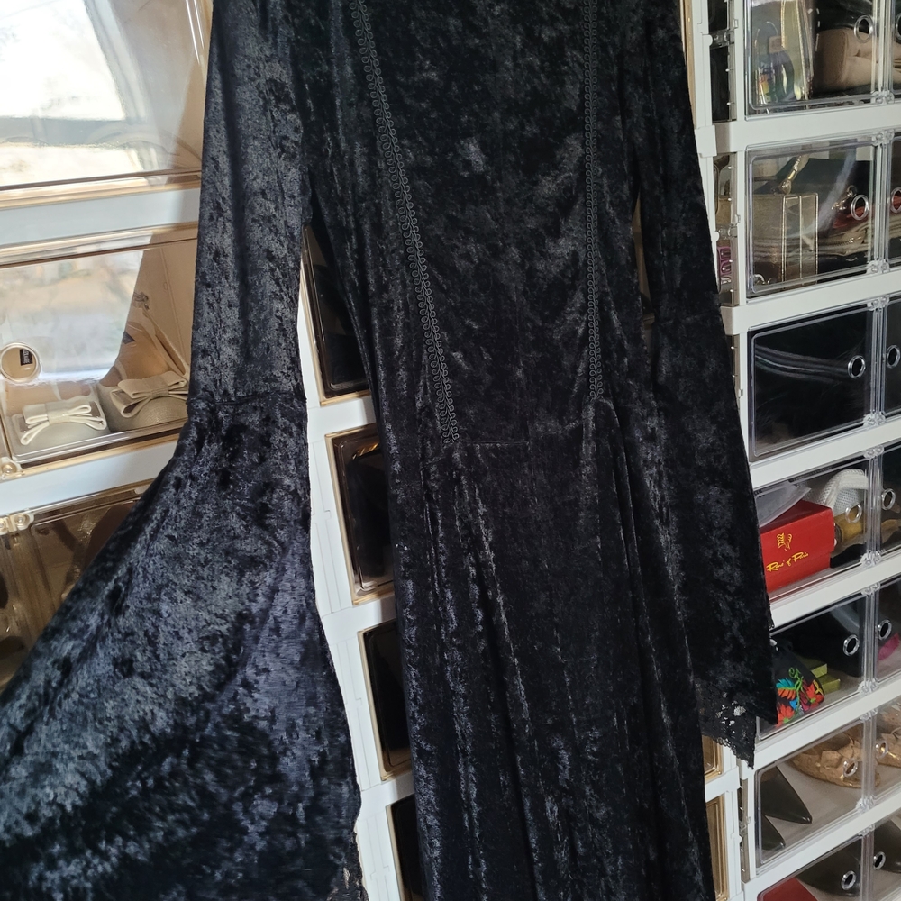 Black Velvet Lace-Up Gothic Maxi Dress - Picture 8 of 9